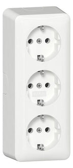 GIRA 478913 SCHUKO-Dreifachsteckdose AP m.Montageplatte Reinweiß