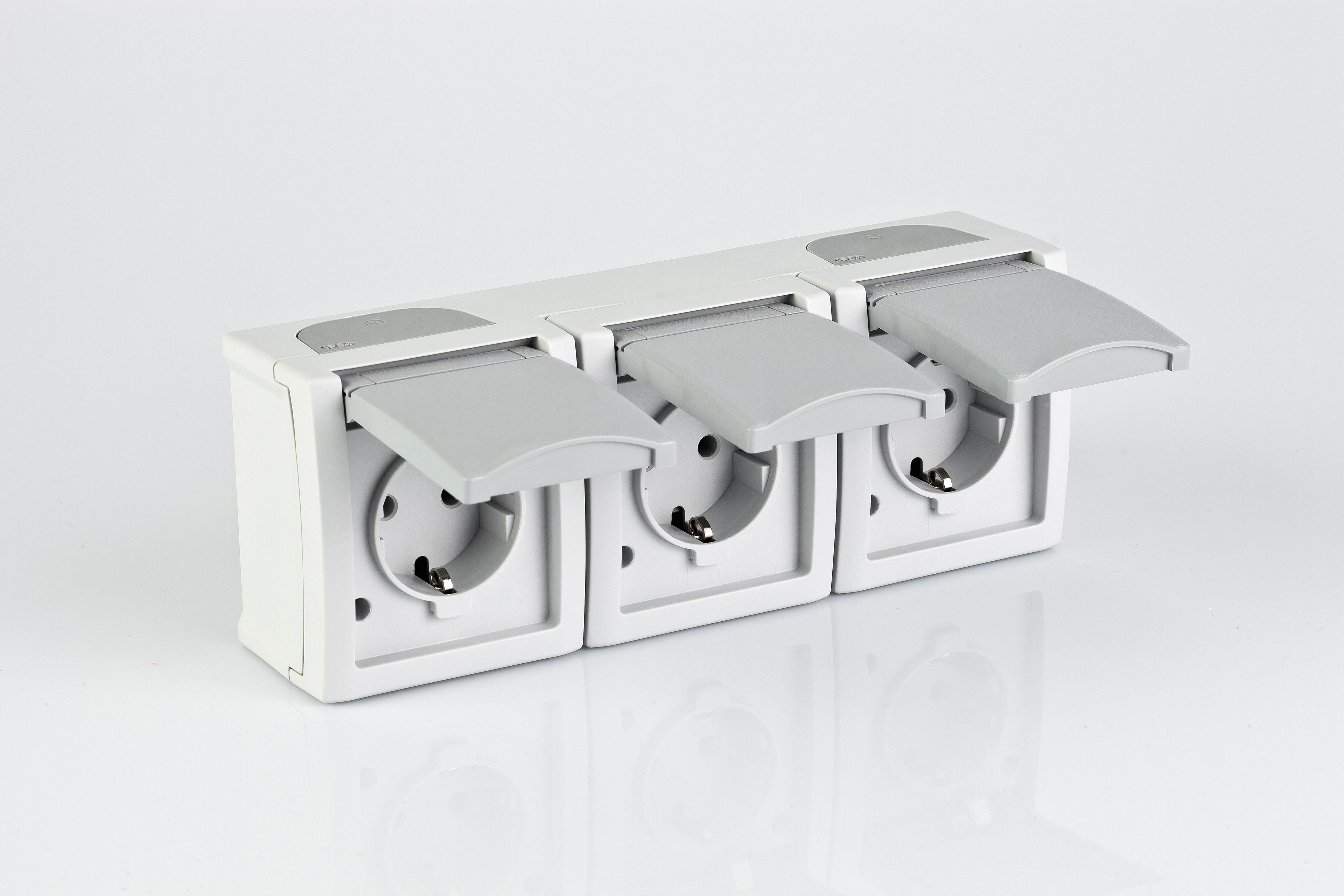 RED 2410-50-0030 Schuko Steckdose FR AP 3-fach IP54 waagrecht