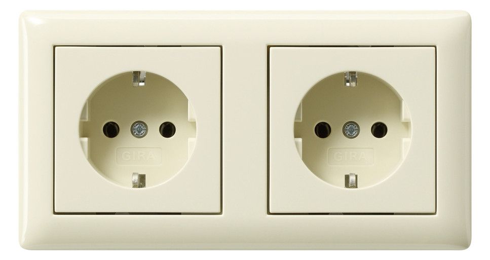 GIRA 479301 SCHUKO-Steckdose 2f verdr.+ Rahmen Standard 55 Cremeweiß glänzend