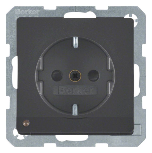 Berker MAN0204423 Steckdose SCHUKO m.LED-Orientierungslicht u.erh .BS Q.x